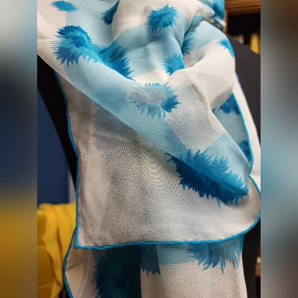 Beautiful Floral Scarf - Picture 6 of 6